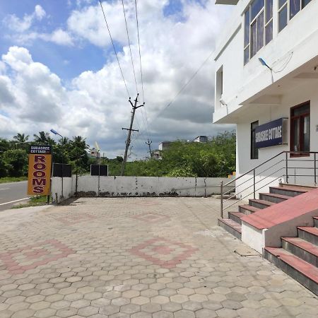 Subasree Cottage Tirunallar Ngoại thất bức ảnh