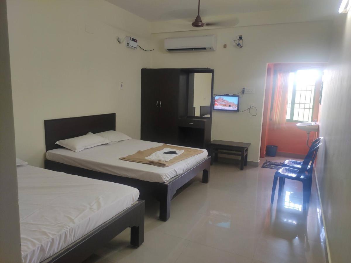 Subasree Cottage Tirunallar Ngoại thất bức ảnh